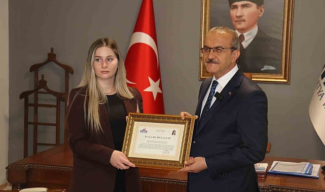 Şura öğretmene başarı ödülü