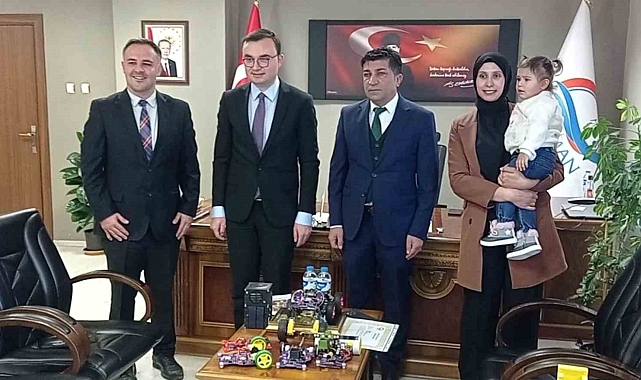 TEKNOFEST yarışmasında Türkiye 4'üncüsü olan çifte başarı ödülü