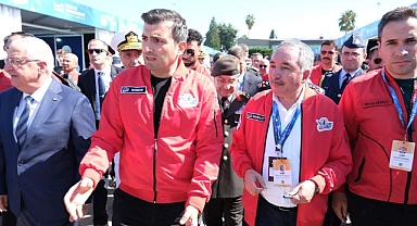 TEKNOFEST Yönetim Kurulu Başkanı Bayraktar Ağrı İÇÜ Standını ziyaret etti