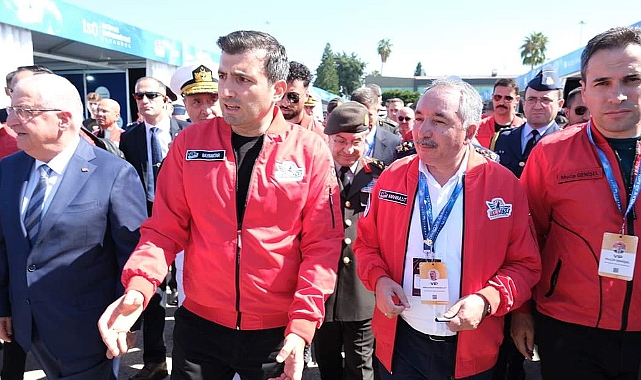TEKNOFEST Yönetim Kurulu Başkanı Bayraktar Ağrı İÇÜ Standını ziyaret etti