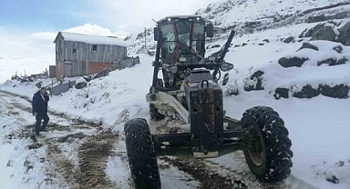 Trabzon’da ekiplerin kar mesaisi erken başladı