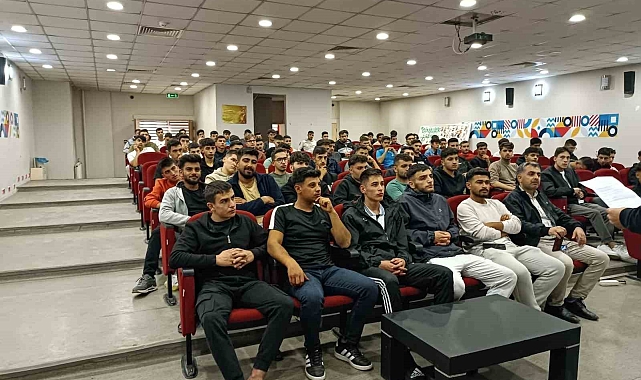 Üniversite yurdunda "Üniversite ve Yurt Yaşamına Uyum" semineri düzenlendi