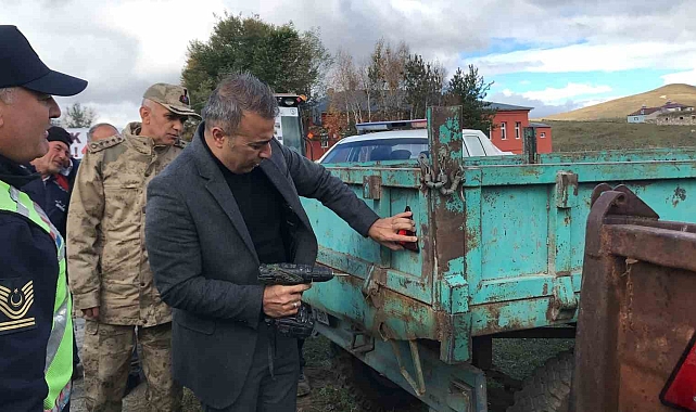Vali Çiçek'ten anlamlı haretket