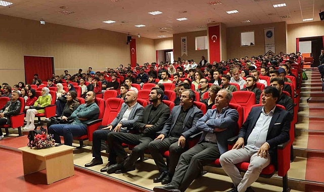 Vangölü Elektrik Dağıtım A.Ş. Şirket Müdürü Talay üniversite öğrencileriyle bir araya geldi
