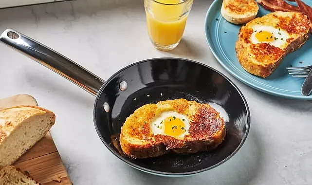 Yumurtalı ekmek, israf ettirmeyen tarif! Tıka basa doyuruyor, reçelle tüketin