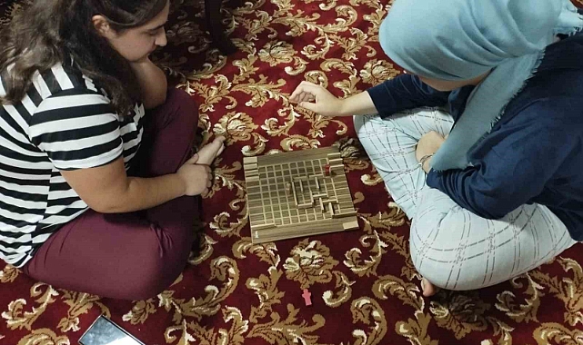 Yurtta zeka oyunları oynuyorlar