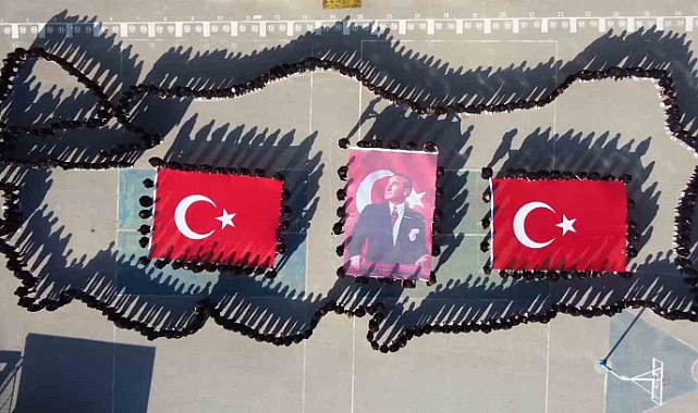 Yüzlerce öğrenci Cumhuriyet Bayramı için Türkiye haritası oluşturdu