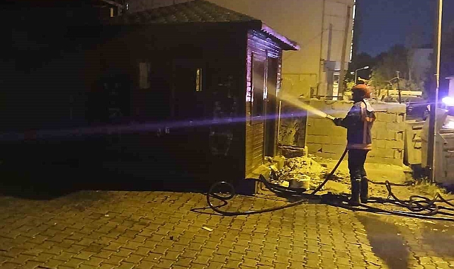Zabıta kulübesinde çıkan yangın korkuttu