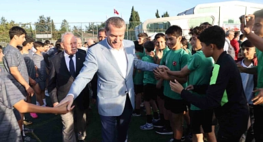 Zeytinburnu’ndaki Amatör Futbol Kulüplerine nakit desteği devam ediyor