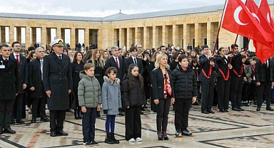 ’24 Kasım’ öncesi Başöğretmen Atatürk’e anlamlı ziyaret