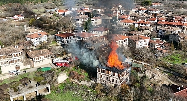 350 yıllık tarihi konak alev alev yandı