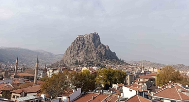 Afyonkarahisar yeni haftaya serin bir havayla başladı