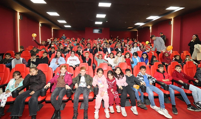 Ağrı Belediyesi minikleri sinema ile buluşturdu