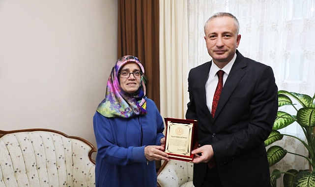 Ağrı'da emekli öğretmene anlamlı ziyaret