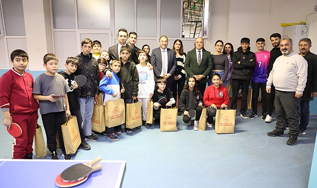 Ağrı’da Sporculara Eşofman Takımı Desteği Sağlandı