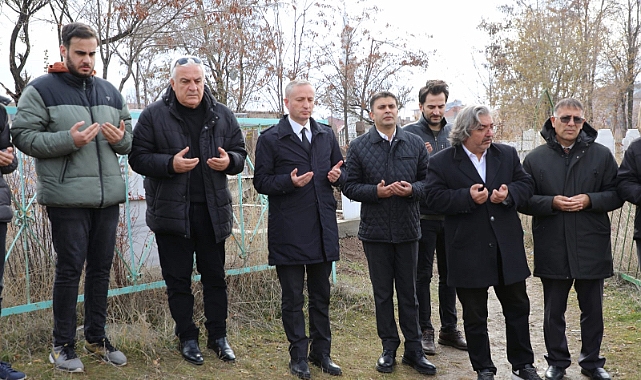 Ağrı'da vefat eden öğretmen Zafer Karan mezarında anıldı