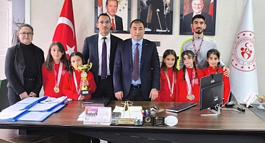 Ağrı Gençlik ve Spor İl Müdürü Çelebi,başarılı öğrencileri tebrik etti