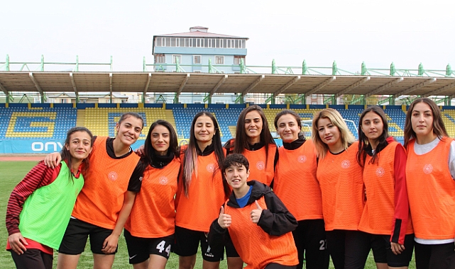 Ağrı Kadın Futbol Takımı Osmaniye’ye karşı hazır