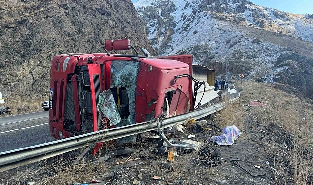 Ağrı'daki 3 ayrı trafik kazasında 4 kişi yaralandı