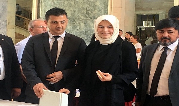 AK Parti Ankara milletvekili Zeynep Yıldız milletvekili kaydını yaptırdı