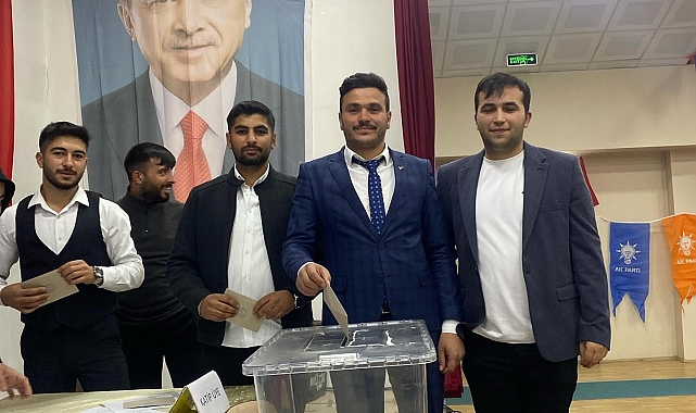 AK Parti Çıldır Gençlik kolları Kongresi Yaptı