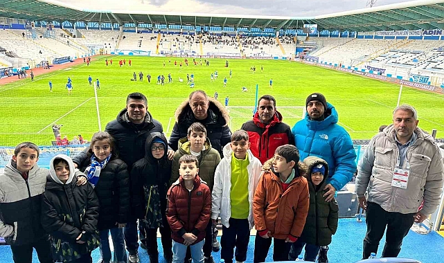 Altınok sporcularla birlikte maç izledi