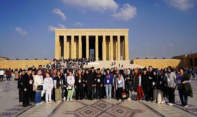 Ankara’ya düzenlenen gezide Ata’nın huzuruna çıktılar