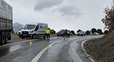 Artvin-Ardahan karayolunda heyelan