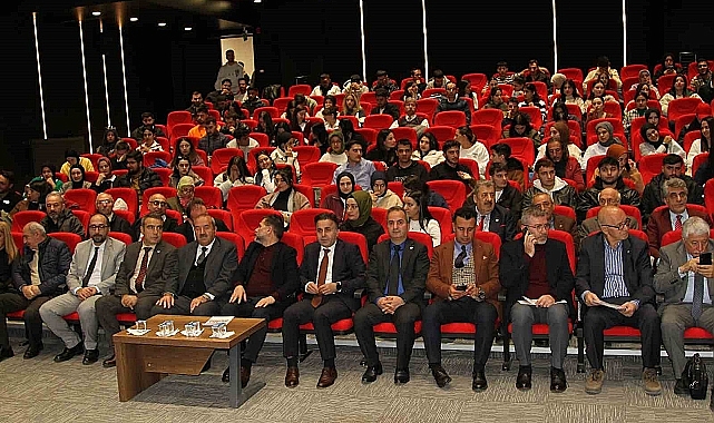 Atatürk Üniversitesi'nde Erzurum Basını paneli