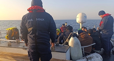 Ayvacık açıklarında 33 kaçak göçmen yakalandı