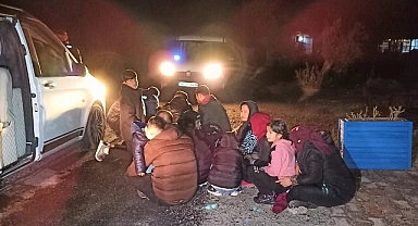 Ayvacık’ta 64 kaçak göçmen ile 3 göçmen kaçakçısı şüphelisi yakalandı