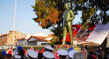 Ayvalık’ta Atatürk hüzünle anıldı