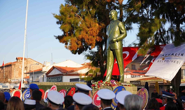 Ayvalık’ta Atatürk hüzünle anıldı