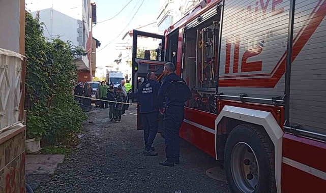 Bafra’da yangın: 3 katlı binanın giriş katı kullanılamaz hale geldi