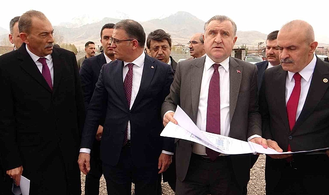 Bakan Bak: "Biz eser siyasetine devam ediyoruz"