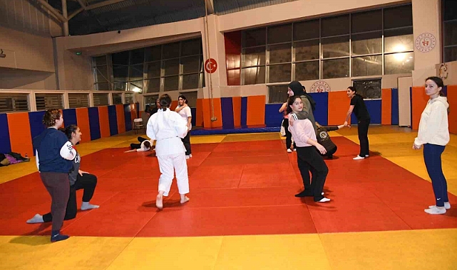Balıkesir’de kadınlar, judo eğitimlerine başladı
