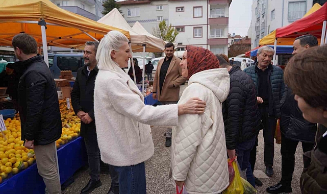 Başkan Subaşı’ya pazarda yoğun ilgi