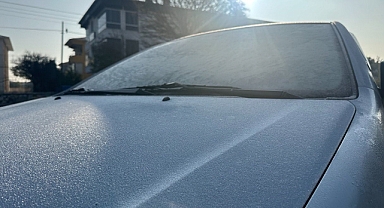 Bayburt’ta araç camları buz tuttu