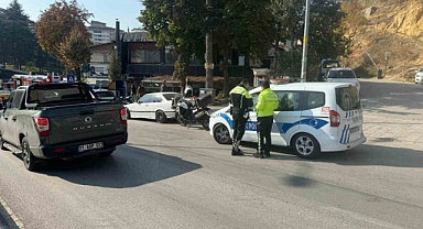 Bilecik’te seyir halinde kontrolden çıkan motosiklet devrilirken, sürücüsü yaralandı