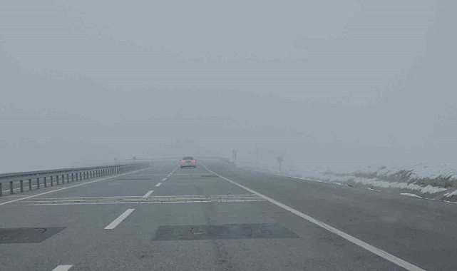 Bitlis-Güroymak kara yolunda sis etkili oluyor