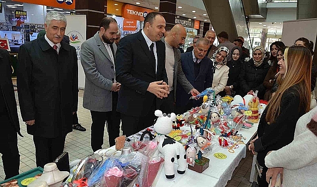 Bitlis'in Tatvan ilçesinde "El Sanatları Sergisi" açıldı
