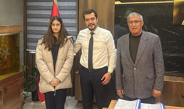 Bitlis'te trafik kazası geçiren Gamzenur'dan tedavisinin ardından teşekkür ziyareti