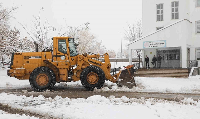 Bitlis'te 78 köy yolu ulaşıma açıldı