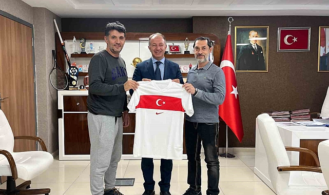 Çakmur'a anlamlı hediye