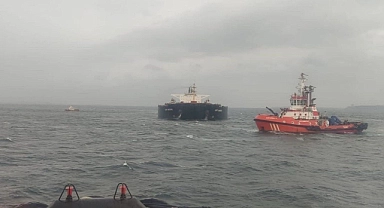 Çanakkale Boğazı’nda makine arızası yapan gemi güvenli bölgeye demirletildi, boğaz çift yönlü trafiğe açıldı