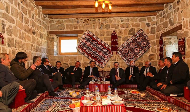 Çukurca'nın tarihi taş evleri turizme açıldı