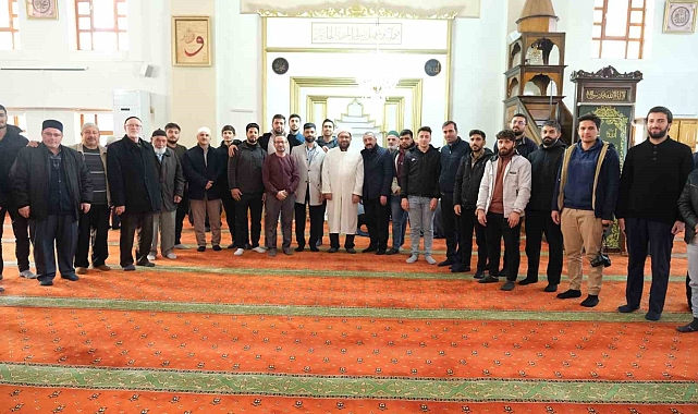 "Cumartesi Günü Sabah Namazı ve Gençlik Buluşması" programları Camii Kebir Camii'nde başladı