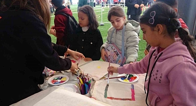 Depremzede çocuklar Dünya Çocuk Hakları Günü’nde doyasıya eğlendi