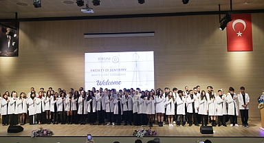 Diş hekimliği öğrencileri önlüklerini giydi