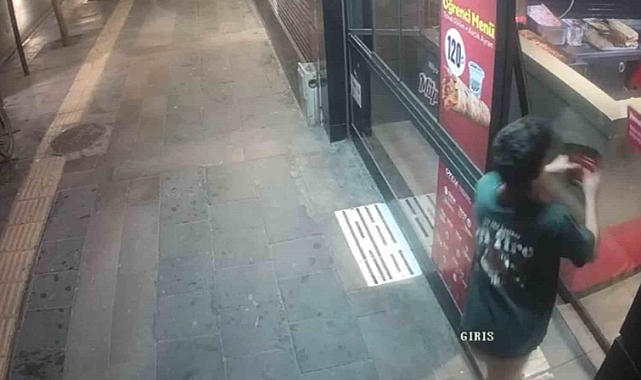 Dükkanın kapısını görmedi, kafasını çarptı